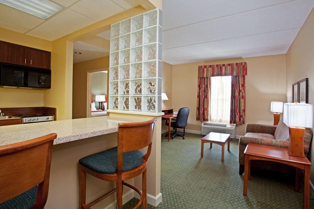 Holiday Inn Express Hotel & Suites Conover - Hickory Area By Ihg Exteriör bild