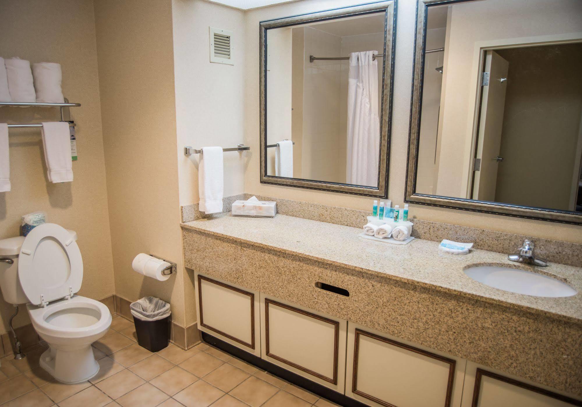 Holiday Inn Express Hotel & Suites Conover - Hickory Area By Ihg Exteriör bild