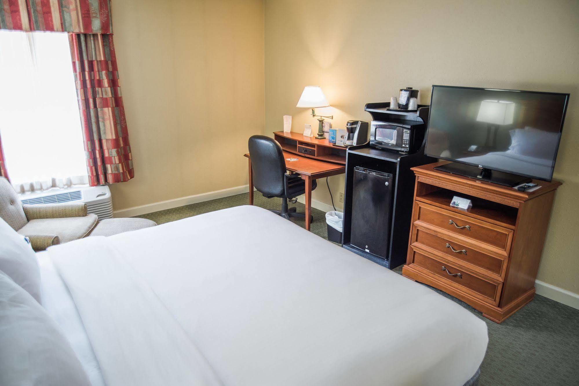 Holiday Inn Express Hotel & Suites Conover - Hickory Area By Ihg Exteriör bild