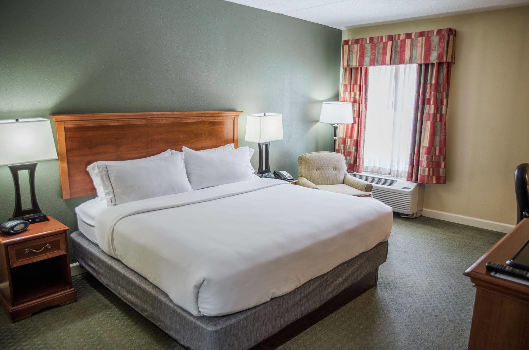 Holiday Inn Express Hotel & Suites Conover - Hickory Area By Ihg Exteriör bild